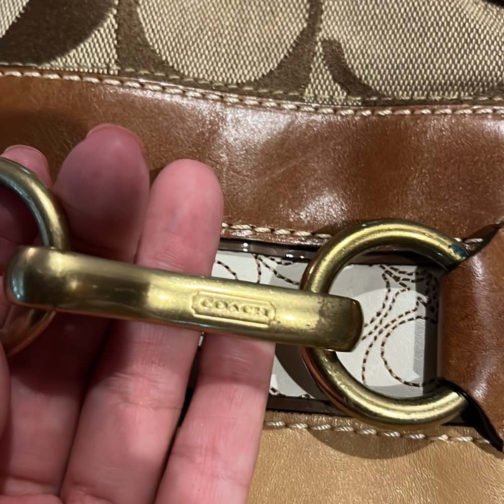 Different Patterns Throughout Entire Purse. Coach… - image 7